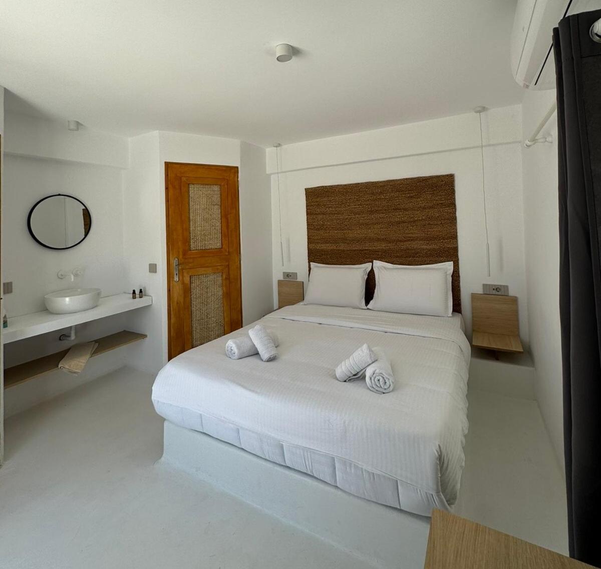 Faos Exclusive Suites Ornos  Exterior photo